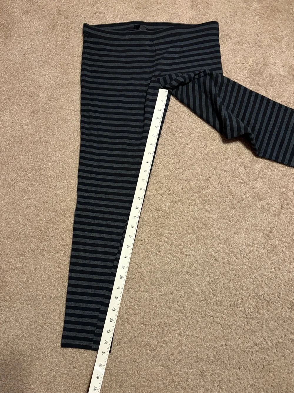 Express Clothing Stripped Cropped Leggings